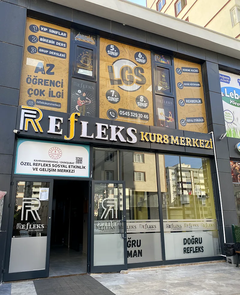 Refleks Kurs Merkezi binası ve girişi